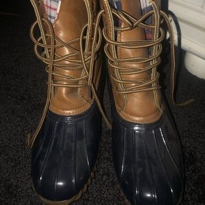 Snow boots